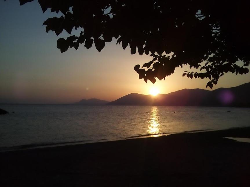 Σπίτι Στο Βουνό Αλλά Μια Ανάσα Από Τη Θάλασσα Paleochori Exterior foto
